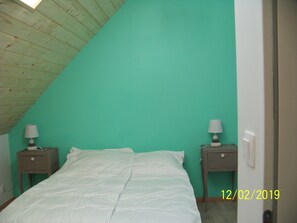 4 bedrooms, iron/ironing board, WiFi