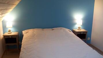 4 bedrooms, iron/ironing board, WiFi