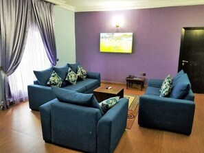 Ático (Suite) | Sala de estar | Una televisión de pantalla plana