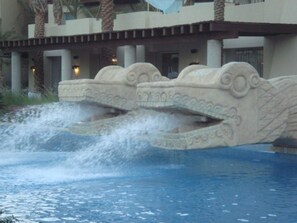 Piscina a l'aire lliure i piscina climatitzada 