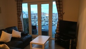 Luxury Apartment, Marina View | Living room - 15 Merchant House (Hartlepool)