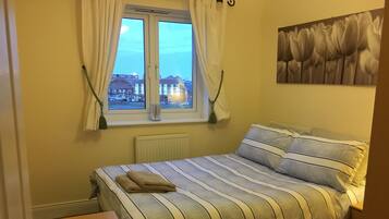 Luxury Apartment, Marina View | Iron/ironing board, free WiFi, bed sheets