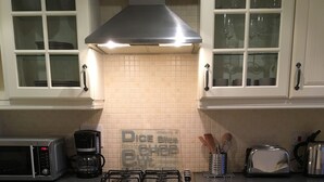 Luxury Apartment, Marina View | Private kitchen - 15 Merchant House (Hartlepool)