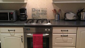 Luxury Apartment, Marina View | Private kitchen | Full-sized fridge, microwave, oven, stovetop