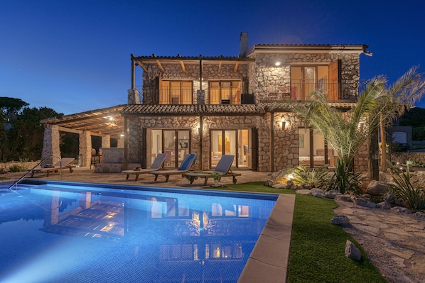A heated pool - Luxury infinity pool villa Pelagos in Hvar town. (Hvar)