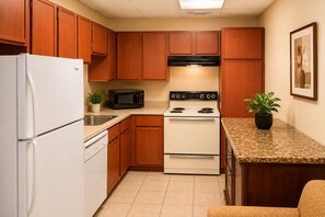 Fridge, microwave, oven, stovetop - Extended Stay Snyder (Snyder)
