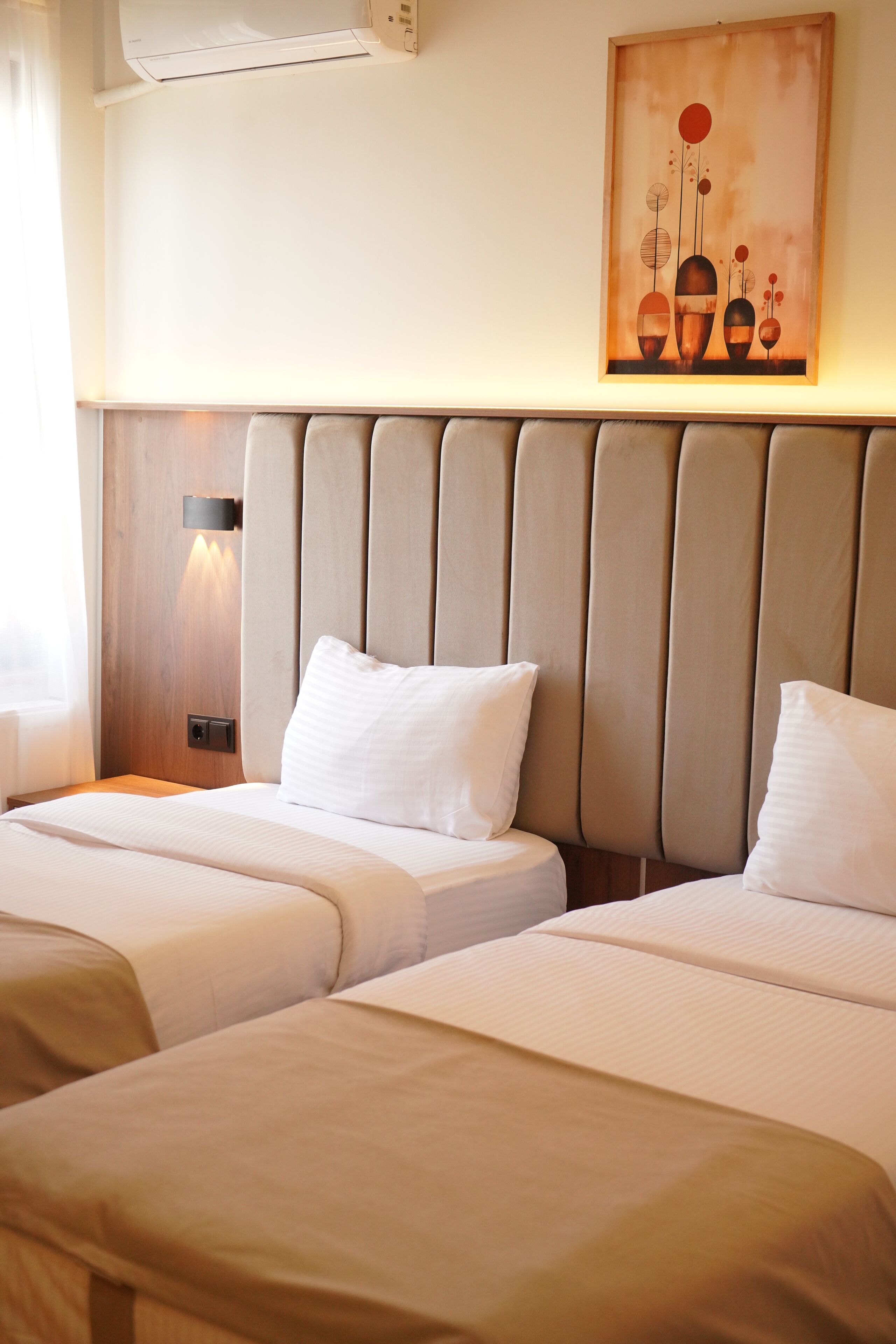 Standard Twin Room | Minibar, desk, laptop workspace, soundproofing