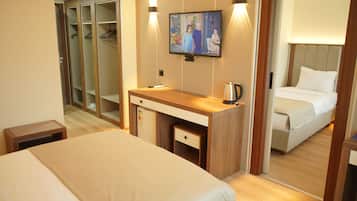 Family Room, Connecting Rooms | Minibar, desk, laptop workspace, soundproofing