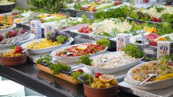 Free daily buffet breakfast