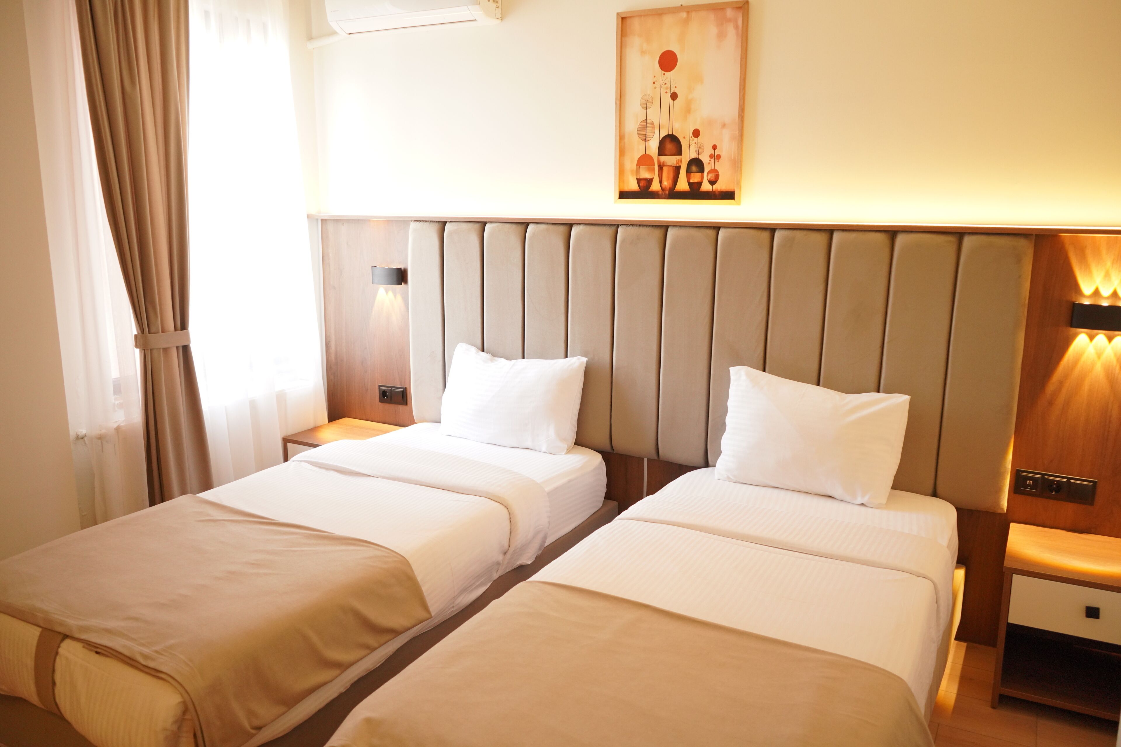 Kahden hengen standard-huone (kaksi sänkyä) | Minibaari, työpöytä, kannettavalle tietokoneelle sopiva työtila