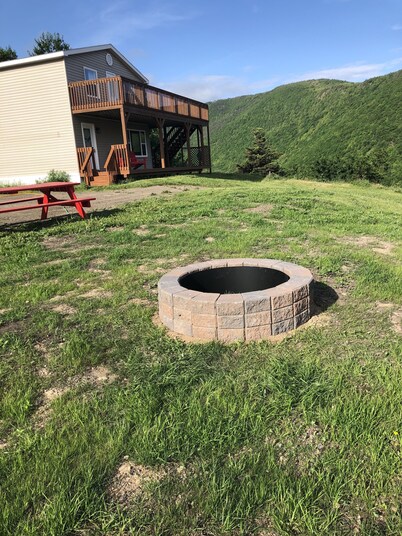 (Meat Cove)Hines Ocean View Lodge