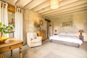 7 bedrooms, iron/ironing board, WiFi, bed sheets