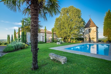Vue d'ensemble
maison principale et pigeonnier