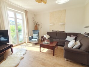 Smart TV, DVD player - Dream location - Exclusive comfort apartment Zell Mosel with balcony and water view (Zell Mosel)