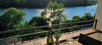 Sueño ubicación - apartamento de lujo exclusivo Zell Mosel con balcón a 10 metros del agua
