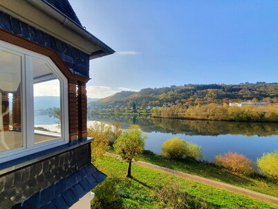 Dream location - Exclusive comfort apartment Zell Mosel with balcony and water view
