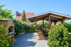 Outdoor dining - Whg Hansekogge in the 1st First floor, large balcony with sea view, high quality equipment (Rerik)