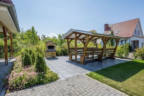 Outdoor dining - Whg Hansekogge in the 1st First floor, large balcony with sea view, high quality equipment (Rerik)