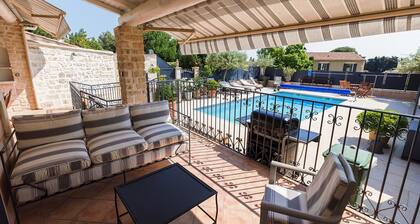 VILLA POUR 7 PERSONNES AVEC PISCINE CHAUFFEE & PRIVEE