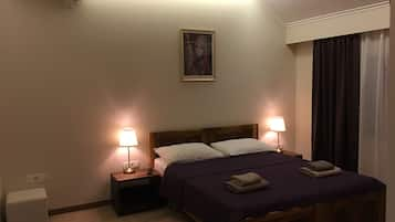 Deluxe Room (2) | Iron/ironing board, free cots/infant beds, free WiFi, bed sheets