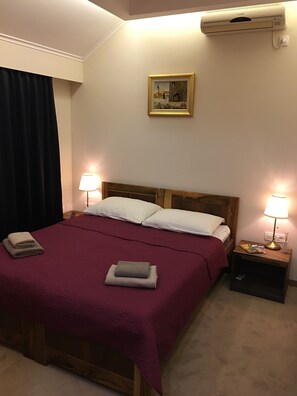 Fer et planche à repasser, lit de bébé (gratuit)