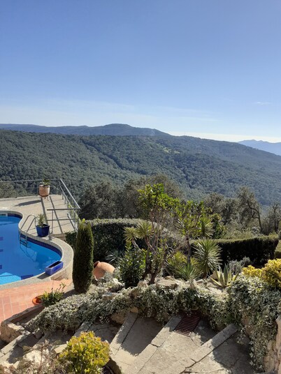 Catalonia House sleeps 6, private pool in natural park, golf course.