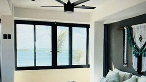 舒適頂樓客房 | 高級寢具、羽絨被、客房內保險箱、遮光布/窗簾