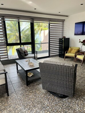 Suite estudio Premier | Zona de estar | Una televisión de pantalla plana, Netflix, películas de estreno