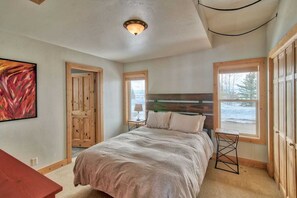 3 soverom, strykejern/-brett, reiseseng for barn og wi-fi (inkludert)