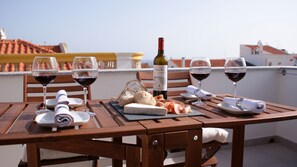 Outdoor dining - Ana's Apartments, Sea View (Sines)