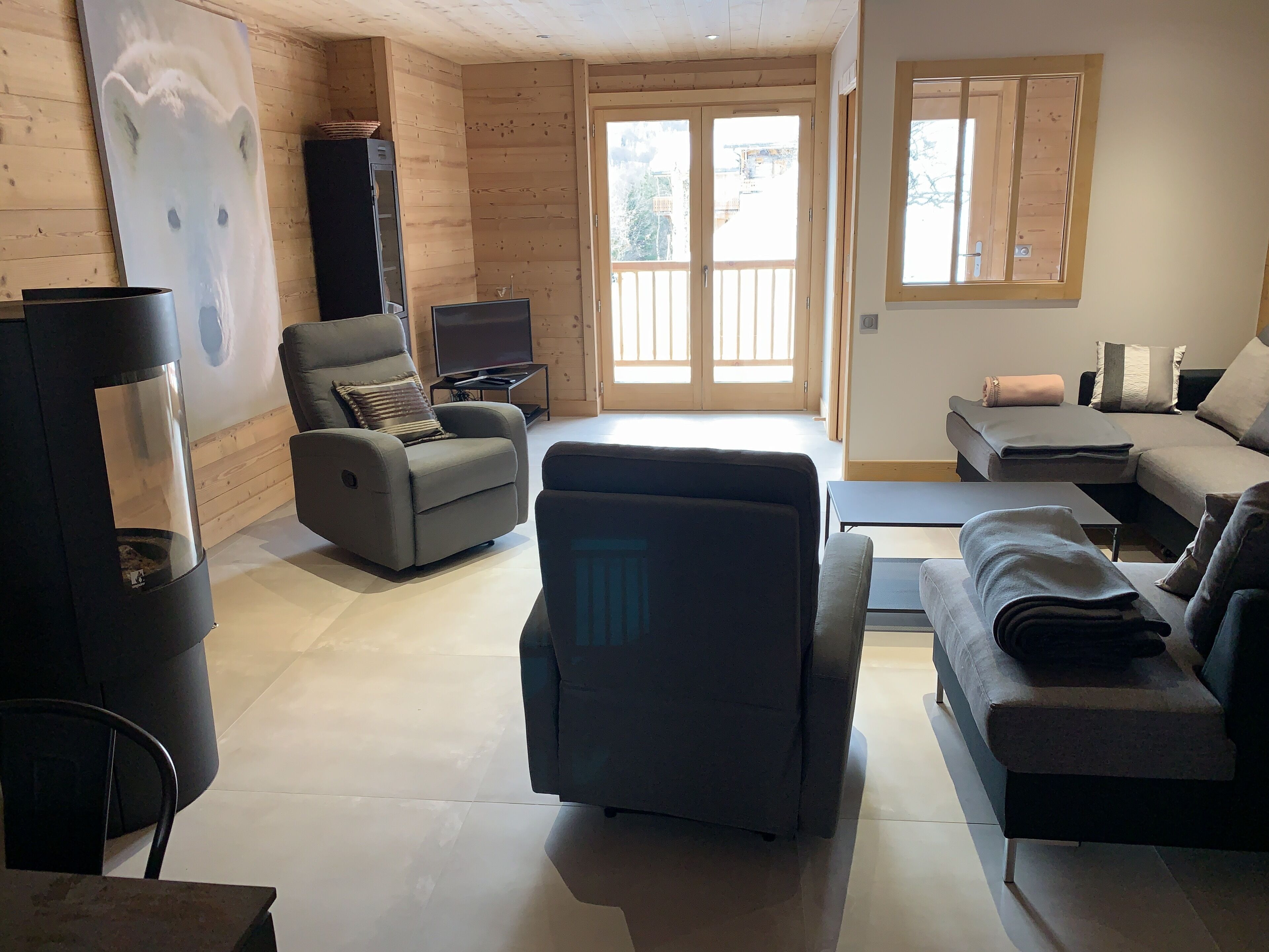 Smart TV, fireplace, video games, DVD player