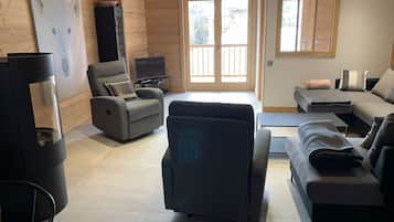 Smart TV, fireplace, video games, DVD player