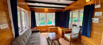 HOSPITALITYEXPERT Farm-to-Table 2BR villa, Deenaty - BBQ, Bonfire & Private Chef