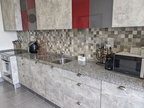 Fridge, microwave, oven, coffee/tea maker