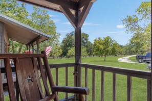 Property grounds - Double U Barr Ranch Cowboy Cabin (Bandera)
