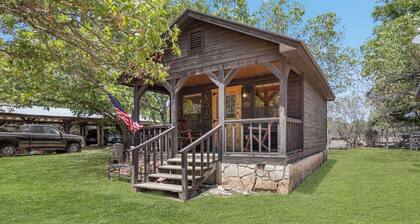 Double U Cowboy | 1BR Cabin with BBQ & Paddle Boat