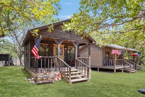 Exterior - Double U Barr Ranch Cowboy Cabin (Bandera)