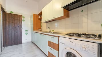 Geladeira, fogão, cooktop, lava-louças