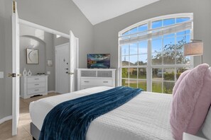 5 chambres, fer et planche à repasser, Wi-Fi, draps fournis