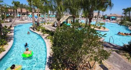 Luxury 9 BR/5 BA Resort Villa, PRIVATE South-Facing Pool, Disney/Golf
