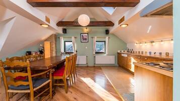 Fridge, oven, stovetop, dishwasher