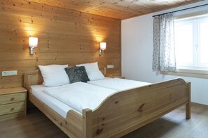 Room - very large apartment in the attic with a view of the mountains (Schröcken)