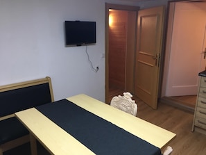3 bedrooms, free WiFi, bed sheets