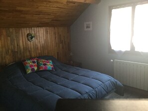 4 bedrooms, iron/ironing board, WiFi, bed sheets - Cozy house in the countryside (Bolandoz)