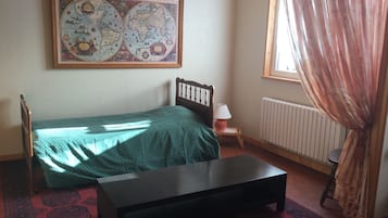 4 habitaciones, tabla de planchar con plancha, wifi y ropa de cama