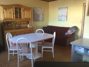 Dining - Cozy house in the countryside (Bolandoz)