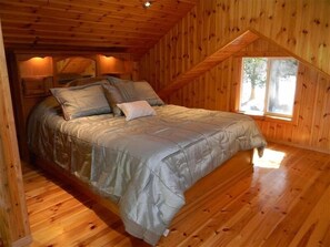 1 bedroom, iron/ironing board, WiFi, bed sheets - Waterfront Dream Cottage With A Million Dollar View, HARBOR Unit (Ellison Bay)
