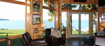 Waterfront Dream Cottage With A Million Dollar View, HARBOR Unit