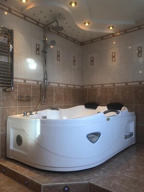 Combined shower/bathtub, jetted bath, hydromassage showerhead