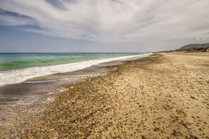 Beach nearby - Independent villa near the sea, fenced with garden and internal parking (Campofelice di Roccella)